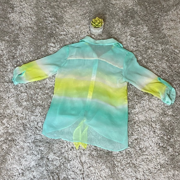 Ombré Button Down Top - Picture 16 of 16